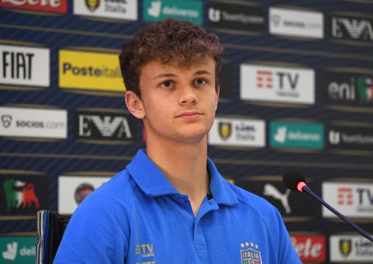 FLORENCE, ITALY - JUNE 09: Giorgio Scalvini of Italy speaks with the media during a press conference at Centro Tecnico Federale di Coverciano on June 09, 2022 in Florence, Italy. (Photo by Claudio Villa/Getty Images) L’Inter ha scelto il colpo: “E’ lui l’uomo per cui il club è pronto a fare sacrificio”- immagine 2