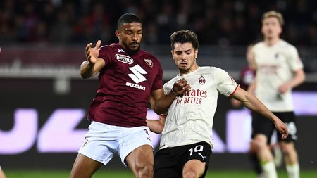 TURIN, ITALY - APRIL 10: Brahim Diaz of AC Milan competes for the ball with Bremer of Torino FC during the Serie A match between Torino FC v AC Milan on April 10, 2022 in Turin, Italy. (Photo by Claudio Villa/AC Milan via Getty Images)