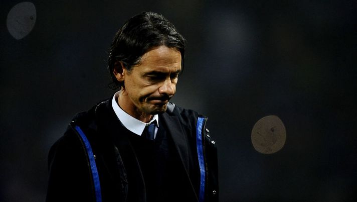 BOLOGNA, ITALY - NOVEMBER 04:  Filippo Inzaghi head coach  of Bologna FC looks dejected at the end of  the Serie A match between Bologna FC and Atalanta BC at Stadio Renato Dall'Ara on November 4, 2018 in Bologna, Italy.  (Photo by Mario Carlini / Iguana Press/Getty Images) 