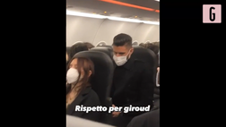 VIDEO Milan, “Olivier, forza Inter”: Giroud risponde così al tifoso in aereo