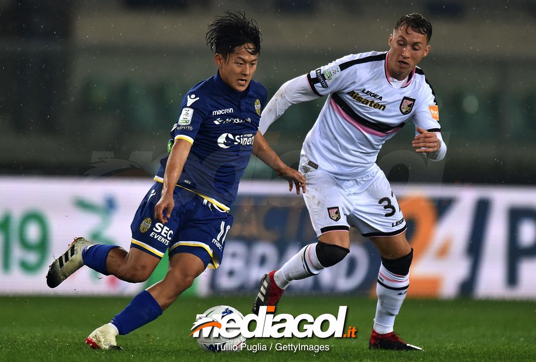  during the Serie b match between Hellas Verona and US Citta di Palermo at Stadio Marcantonio Bentegodi on November 23, 2018 in Verona, Italy. 