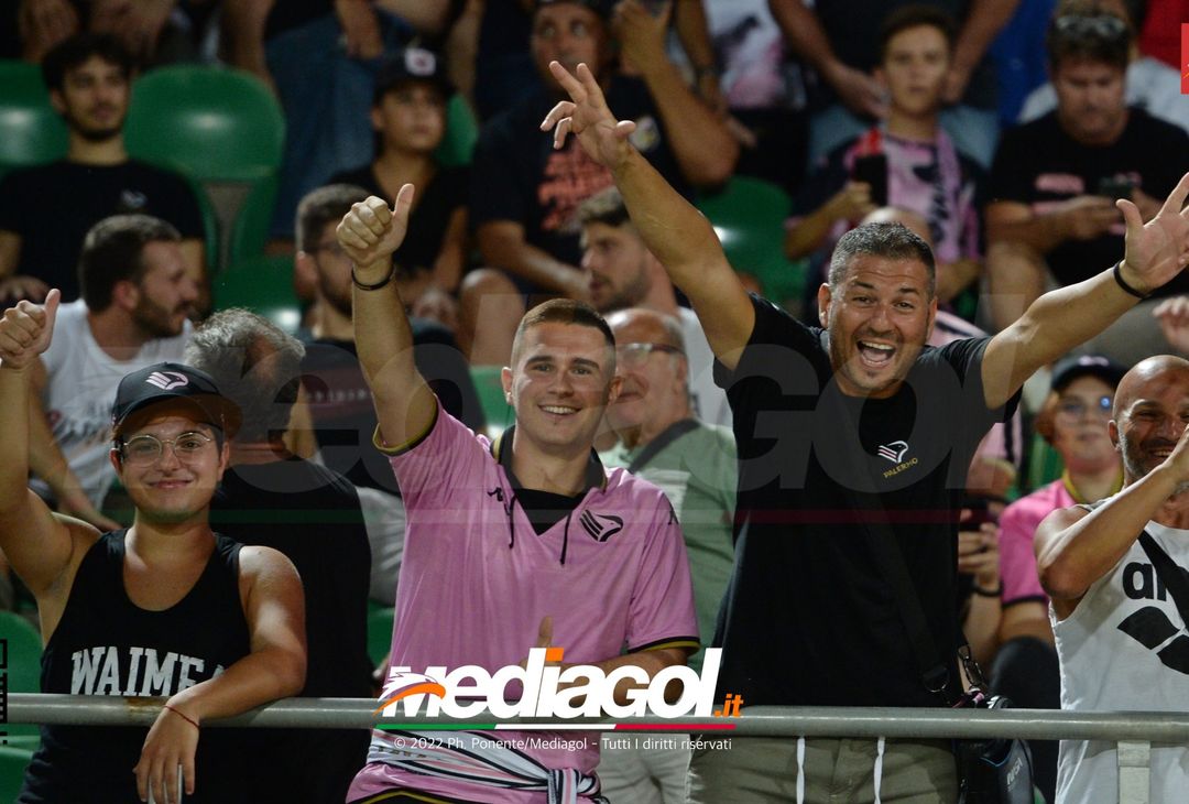 FOTOTIFO, Palermo-Genoa 1-0: i tifosi allo stadio “Renzo Barbera” (Gallery) - immagine 95