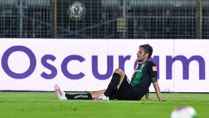 VENICE, ITALY - JUNE 26: Mattia Aramu lies on the pitch injurd during the serie B match between Venezia FC and Ascoli Calcio at Stadio Pier Luigi Penzo on June 26, 2020 in Venice, Italy. (Photo by Getty Images/Getty Images for Lega Serie B)