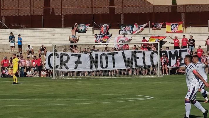 Il derby con CR7 innervosisce Griezmann: le Petit diable nervoso scaccia via un tifoso… Il derby con CR7 innervosisce Griezmann: le Petit diable nervoso scaccia via un tifoso… - immagine 1