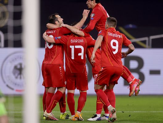 DUISBURG, GERMANY - MARCH 31: Goran Pandev of North Macedonia celebrates with team mates after scoring their side's first goalduring the FIFA World Cup 2022 Qatar qualifying match between Germany and North Macedonia at Schauinsland-Reisen-Arena on March 31, 2021 in Duisburg, Germany. Sporting stadiums around Germany remain under strict restrictions due to the Coronavirus Pandemic as Government social distancing laws prohibit fans inside venues resulting in games being played behind closed doors. (Photo by Alex Grimm/Getty Images) Quando la Macedonia vinse in Germania: “I tedeschi erano furiosi, non ci hanno fatto neanche i complimenti” - immagine 1