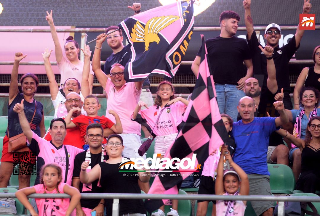 FOTOTIFO, Palermo-Reggiana 3-2 i tifosi allo stadio (gallery) - immagine 47