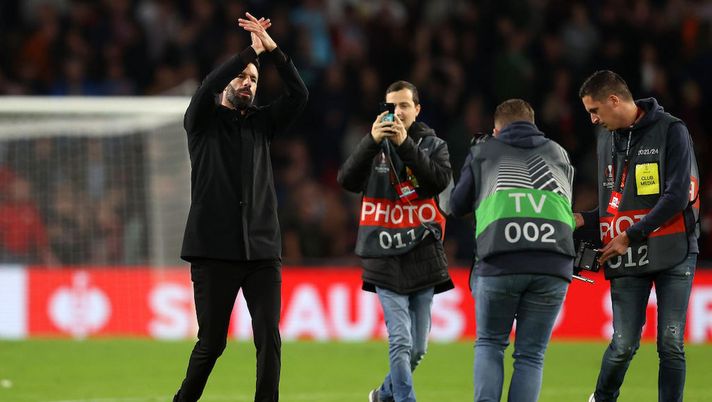 PSV, bandito per 40 anni il tifoso che aveva colpito al volto il portiere del Siviglia Dmitrovic PSV, bandito per 40 anni il tifoso che aveva colpito al volto il portiere del Siviglia Dmitrovic - immagine 1