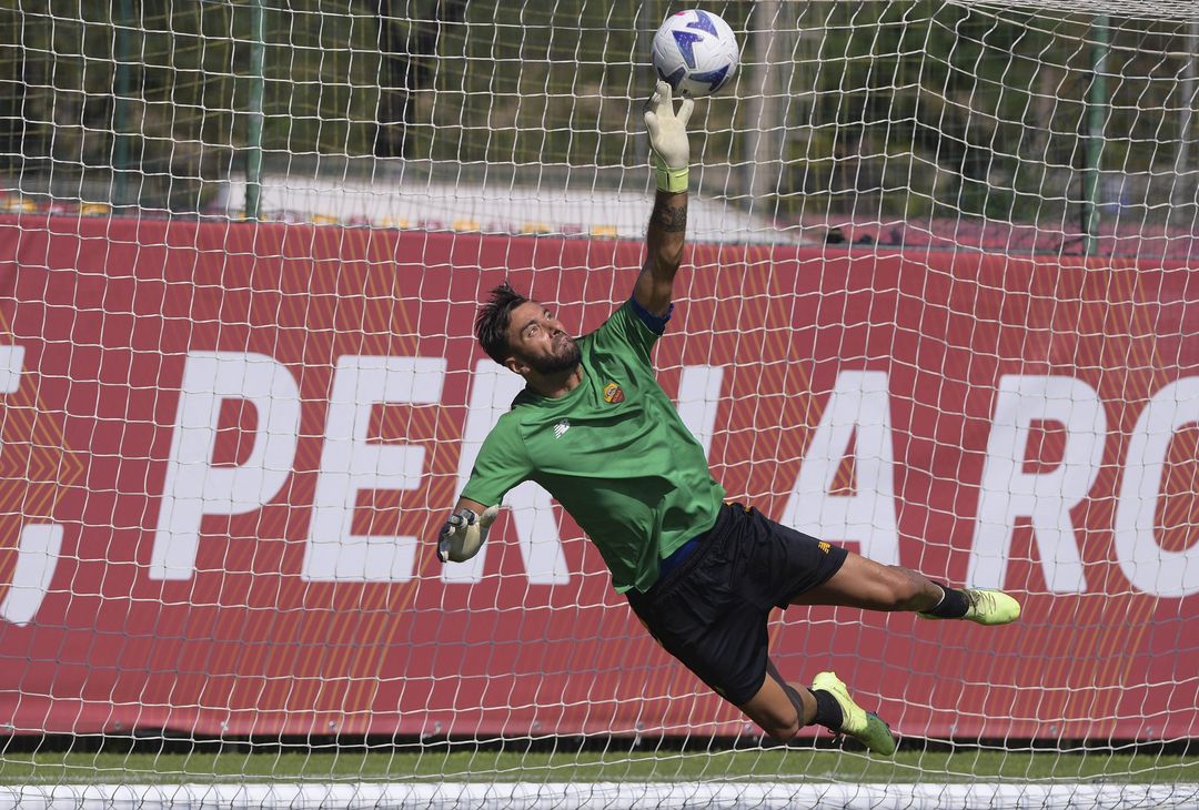 La Roma si allena sotto il sole di Trigoria. Zalewski torna in gruppo – FOTO GALLERY - immagine 3