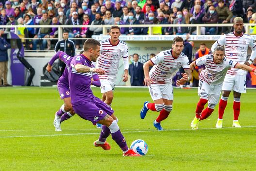 GERMOGLI PH: 24 OTTOBRE 2021 FIRENZE STADIO ARTEMIO FRANCHI SERIE A FIORENTINA VS CAGLIARI NELLA FOTO GOL RIGORE BIRAGHI L’analisi: “Vlahovic, niente rigore per proteggere se stesso e la Fiorentina”- immagine 2