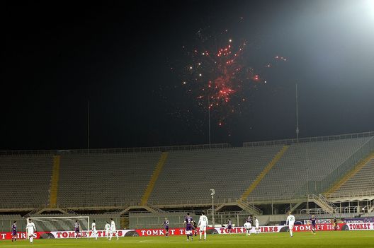 FLORENCE, ITALY - DECEMBER 16: Fireworks exploded by ACF Fiorentina fans outside the stadium during the Serie A match between ACF Fiorentina and US Sassuolo at Stadio Artemio Franchi on December 16, 2020 in Florence, Italy. (Photo by Gabriele Maltinti/Getty Images) FLORENCE, ITALY - DECEMBER 16: Fireworks exploded by ACF Fiorentina fans outside the stadium during the Serie A match between ACF Fiorentina and US Sassuolo at Stadio Artemio Franchi on December 16, 2020 in Florence, Italy. (Photo by Gabriele Maltinti/Getty Images)