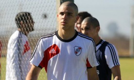 Giovanni Simeone, figlio del Cholo, attaccante del River (taringa.net) Giovanni Simeone, figlio del Cholo, attaccante del River (taringa.net)