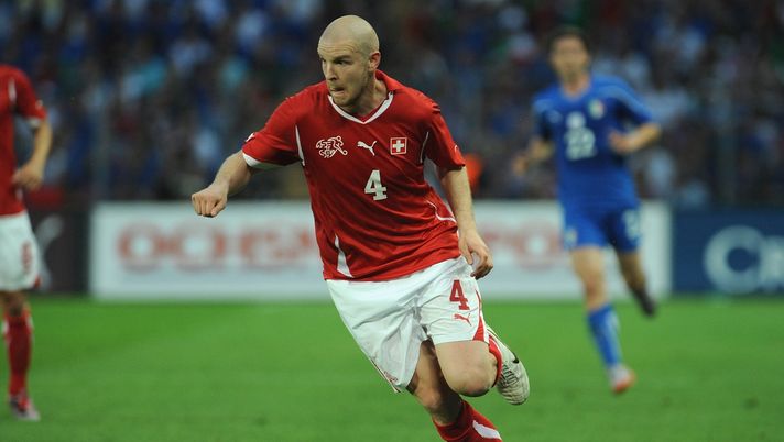 GENEVA - JUNE 05: Philippe Senderos of Switzerland in action during the international friendly match between Switzerland and Italy at Stade de Geneve ahead of the FIFA World Cup 2010 in South Africa on June 5, 2010 in Geneva, Switzerland. (Photo by Valerio Pennicino/Getty Images) GENEVA - JUNE 05: Philippe Senderos of Switzerland in action during the international friendly match between Switzerland and Italy at Stade de Geneve ahead of the FIFA World Cup 2010 in South Africa on June 5, 2010 in Geneva, Switzerland. (Photo by Valerio Pennicino/Getty Images)