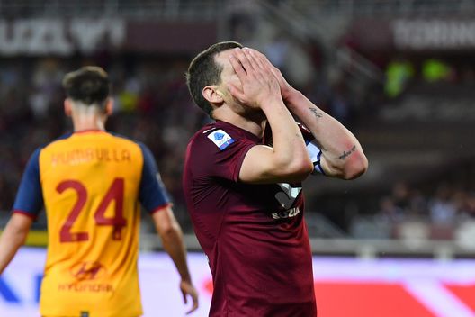 TURIN, ITALY - MAY 20: Andrea Belotti of Torino FC reacts during the Serie A match between Torino FC and AS Roma at Stadio Olimpico di Torino on May 20, 2022 in Turin, Italy. (Photo by Valerio Pennicino/Getty Images) Mourinho: “Belotti? Se è vero che vuole la Roma ne sarei felice”- immagine 2