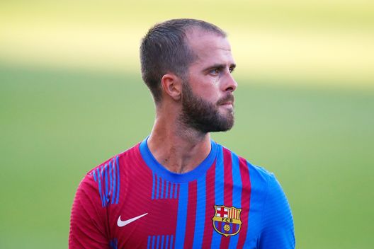 BARCELONA, SPAIN - JULY 21: Miralem Pjanic of FC Barcelona looks on during a friendly match between FC Barcelona and Gimnastic de Tarragona at Johan Cruyff Stadium on July 21, 2021 in Barcelona, Spain. (Photo by Eric Alonso/Getty Images) BARCELONA, SPAIN - JULY 21: Miralem Pjanic of FC Barcelona looks on during a friendly match between FC Barcelona and Gimnastic de Tarragona at Johan Cruyff Stadium on July 21, 2021 in Barcelona, Spain. (Photo by Eric Alonso/Getty Images)