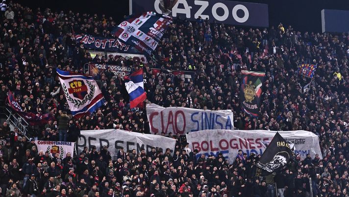 BOLOGNA, ITALY - JANUARY 09: Fans of Bologna FC display banners in the stands during the Serie A match between Bologna FC and Atalanta BC at Stadio Renato Dall'Ara on January 09, 2023 in Bologna, Italy. (Photo by Alessandro Sabattini/Getty Images) Al Dall’Ara attese 21mila presenze - immagine 1