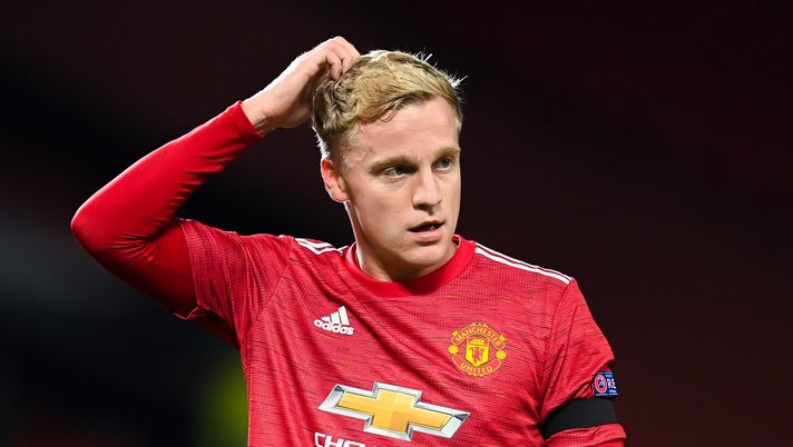 MANCHESTER, ENGLAND - NOVEMBER 24: Donny Van De Beek of Manchester United reacts during the UEFA Champions League Group H stage match between Manchester United and İstanbul Basaksehir at Old Trafford on November 24, 2020 in Manchester, England. Sporting stadiums around the UK remain under strict restrictions due to the Coronavirus Pandemic as Government social distancing laws prohibit fans inside venues resulting in games being played behind closed doors. (Photo by Michael Regan/Getty Images) MANCHESTER, ENGLAND - NOVEMBER 24: Donny Van De Beek of Manchester United reacts during the UEFA Champions League Group H stage match between Manchester United and İstanbul Basaksehir at Old Trafford on November 24, 2020 in Manchester, England. Sporting stadiums around the UK remain under strict restrictions due to the Coronavirus Pandemic as Government social distancing laws prohibit fans inside venues resulting in games being played behind closed doors. (Photo by Michael Regan/Getty Images)