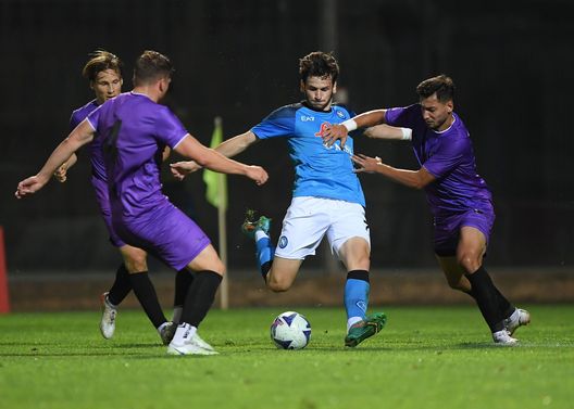 CASTEL DI SANGRO, ITALY - JULY 27: Khvicha Kvaratskhelia of Napoli during the Pre-season Friendly match between SSC Napoli and Adana Demirspor on July 27, 2022 in Castel di Sangro, Italy. (Photo by SSC NAPOLI/SSC NAPOLI via Getty Images) VIDEO Kvaratskhelia: “Sono in uno dei club migliori al mondo! Qui per crescere e vincere”- immagine 2