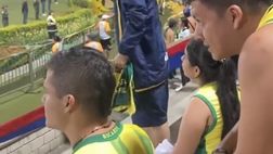 Colombia, il tifoso è non vedente: il suo amico gli racconta tutta la partita…