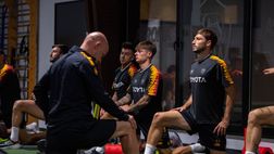 Trigoria, seduta tra palestra e campo con la maglia nuova – FOTO GALLERY