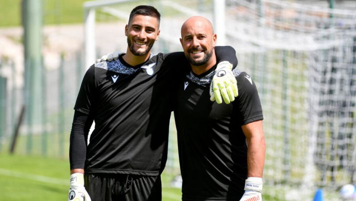 AURONZO DI CADORE, ITALY - JULY 12: Pepep Reina and Thomas Strakosha of SS Lazio goalkeepers during the training session on July 12, 2021 in Auronzo di Cadore, Italy. (Photo by Marco Rosi - SS Lazio/Getty Images) Tutti i secondi portieri per il fantacalcio: le gerarchie complete in porta, dal primo al terzo - immagine 1