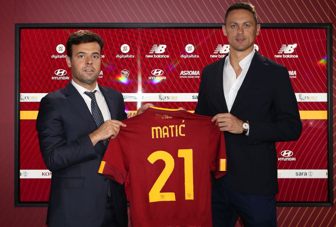 Le immagini di Matic alla firma del contratto con la Roma – FOTO GALLERY - immagine 9