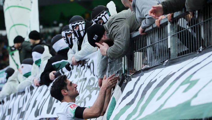 MOENCHENGLADBACH, GERMANY - FEBRUARY 22: Nico Elvedi of Borussia Monchengladbach speaks to fans after racist abuse is heard and the game is stopped during the Bundesliga match between Borussia Moenchengladbach and TSG 1899 Hoffenheim at Borussia-Park on February 22, 2020 in Moenchengladbach, Germany. (Photo by Christof Koepsel/Bongarts/Getty Images) 