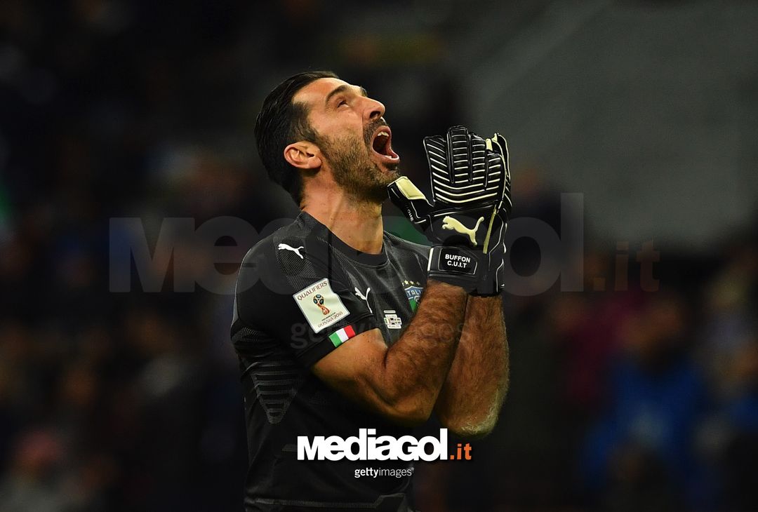  MILAN, ITALY - NOVEMBER 13:  Gianluigi Buffon of Italy reacts during the FIFA 2018 World Cup Qualifier Play-Off: Second Leg between Italy and Sweden at San Siro Stadium on November 13, 2017 in Milan, Sweden.  (Photo by Valerio Pennicino/Getty Images) 