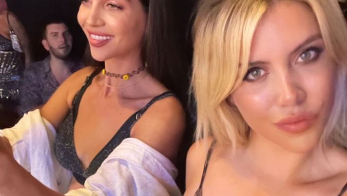 Wanda Nara regina dei social, le sue foto ad Ibiza fanno impazzire i suoi follower - immagine 1