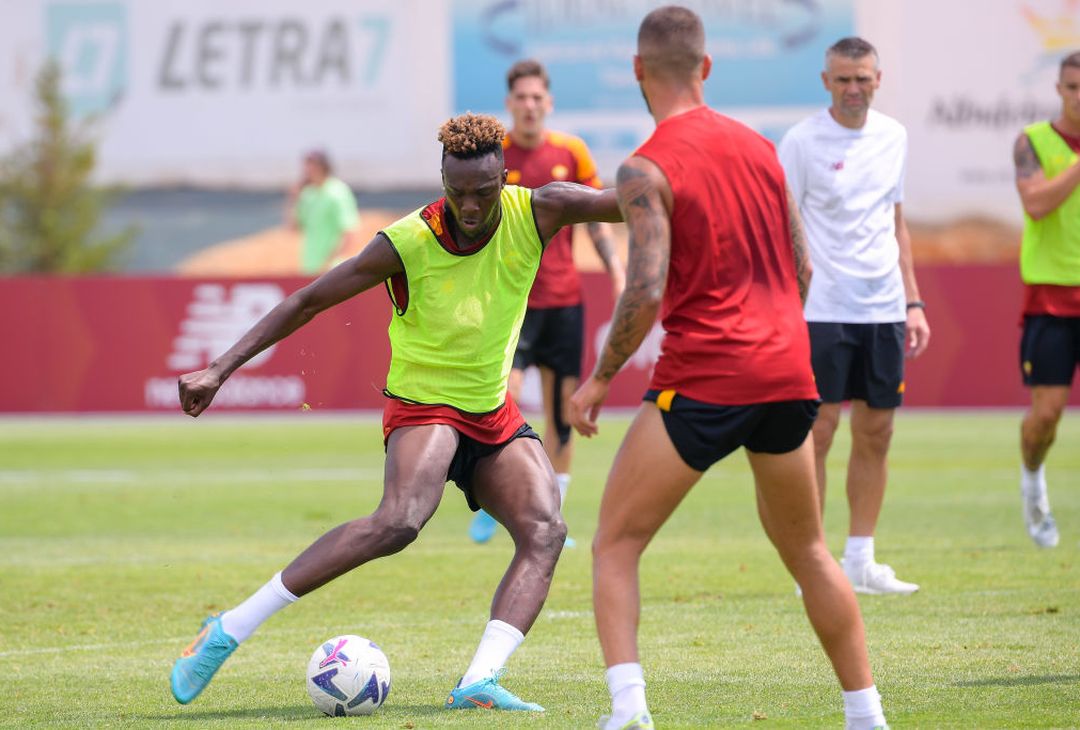 Roma in campo in Portogallo per l’allenamento mattutino – FOTO GALLERY - immagine 11