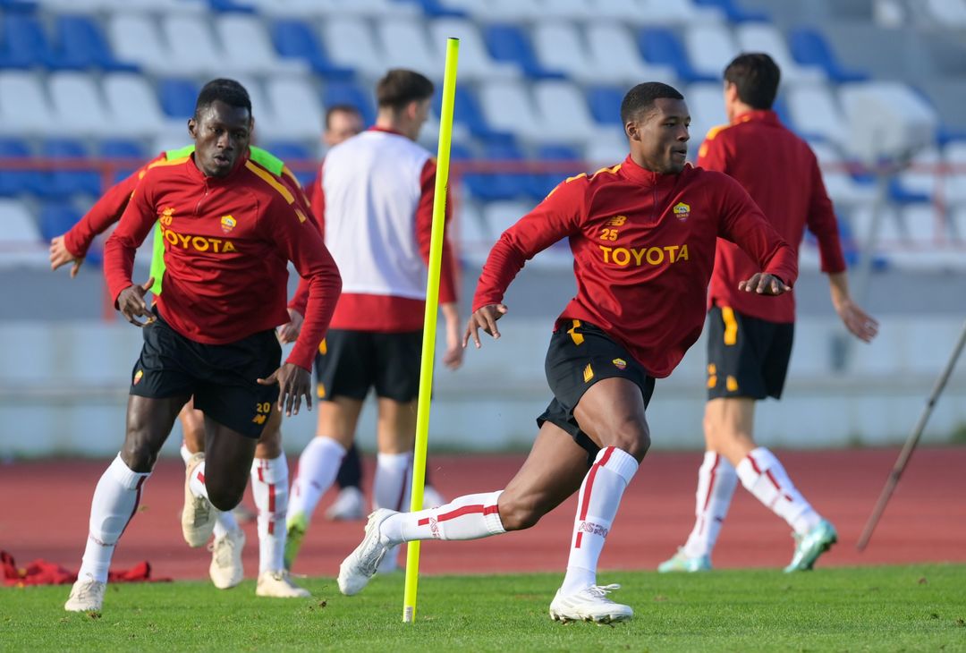 Roma, c’è Wijnaldum in gruppo. E torna anche Rui Patricio – FOTO GALLERY - immagine 82