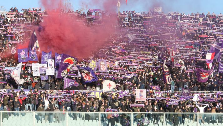 GERMOGLI PH: 11 DICEMBRE 2021 FIRENZE STADIO ARTEMIO FRANCHI SERIE A FIORENTINA VS SALERNITANA NELLA FOTO TIFOSI CURVA FIESOLE Stadi, la classifica di Serie A dal ritorno dei tifosi: il dato del Franchi - immagine 1