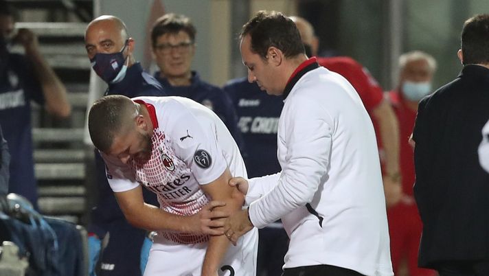 Crotone-Milan 0-2, le immagini dell'infortunio di Ante Rebic (credits: GETTY Images)
