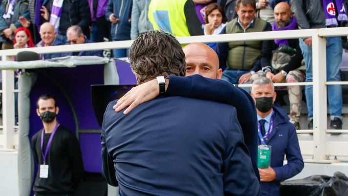 GERMOGLI PH: 24 OTTOBRE 2021 FIRENZE STADIO ARTEMIO FRANCHI SERIE A FIORENTINA VS CAGLIARI NELLA FOTO SALUTO TRA I MISTER ITALIANO E MAZZARRI Formazioni ufficiali: Italiano lancia Ikoné, in mezzo la spunta Castro - immagine 1