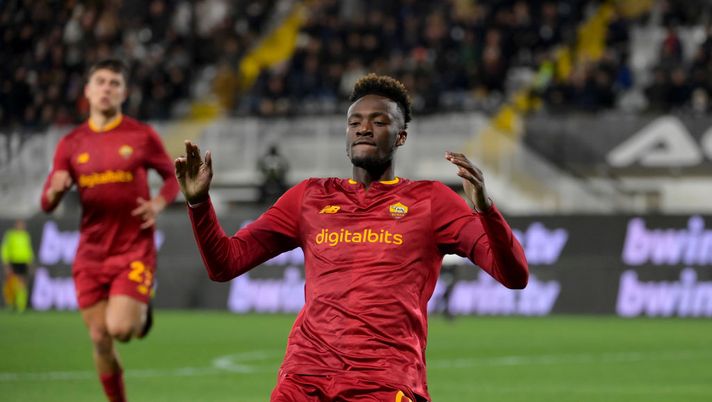 Getty Images Spezial one. Elsha, poi il gran gol di Abraham: la Roma batte i liguri e sale ancora - immagine 1
