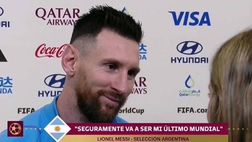 Mondiali, Argentina in finale: giornalista ai piedi di Messi | VIDEO
