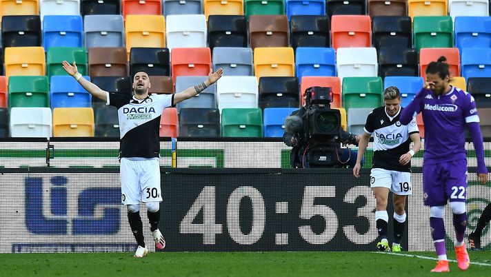 UDINE, ITALY - FEBRUARY 28: Ilija Nestorovski of Udinese Calcio celebrates after scoring their side's first goal during the Serie A match between Udinese Calcio and ACF Fiorentina at Dacia Arena on February 28, 2021 in Udine, Italy. Sporting stadiums around Italy remain under strict restrictions due to the Coronavirus Pandemic as Government social distancing laws prohibit fans inside venues resulting in games being played behind closed doors. (Photo by Alessandro Sabattini/Getty Images) UDINE, ITALY - FEBRUARY 28: Ilija Nestorovski of Udinese Calcio celebrates after scoring their side's first goal during the Serie A match between Udinese Calcio and ACF Fiorentina at Dacia Arena on February 28, 2021 in Udine, Italy. Sporting stadiums around Italy remain under strict restrictions due to the Coronavirus Pandemic as Government social distancing laws prohibit fans inside venues resulting in games being played behind closed doors. (Photo by Alessandro Sabattini/Getty Images)