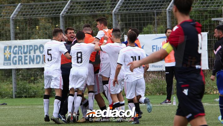 CAGLIARI, ITALY - MAY 05: Simone Santoro of Palermo U19 celebrates with teammates his goal to 1-1 during the Primavera 1 match between Cagliari Calcio U19 and US Citta di Palermo U19 at Stadio Renato Raccis on May 5, 20188.  (Photo by Enrico Locci/Getty Images) 