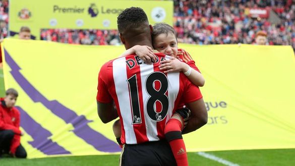 Sunderland, la storia che commove il web: Defoe incontra la mamma del piccolo Bradley