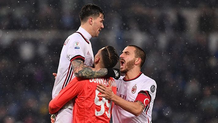 Alessio Romagnoli, Leonardo Bonucci e Gianluigi Donnarumma esultano dopo Lazio-Milan (credits: acmilan.com) 