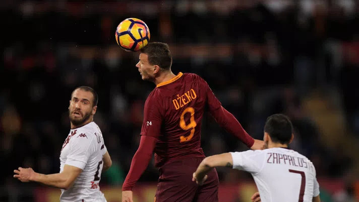 ROME, ITALY - FEBRUARY 19:  Edin Dzeko in action during the Serie A match between AS Roma and FC Torino at Stadio Olimpico on February 19, 2017 in Rome, Italy.  (Photo by Paolo Bruno/Getty Images)