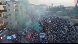 VIDEO Napoli scudetto: la festa vista dall’alto fuori il ‘Diego Armando Maradona’