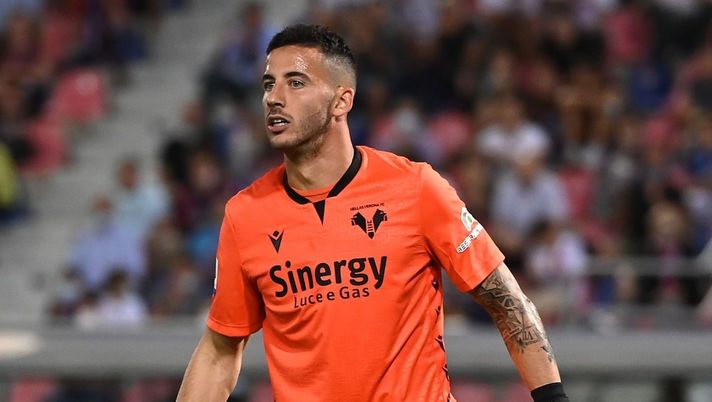 BOLOGNA, ITALY - SEPTEMBER 13: Lorenzo Montipò of Hellas Verona looks on during the Serie A match between Bologna FC and Hellas Verona FC at Stadio Renato Dall'Ara on September 13, 2021 in Bologna, Italy. (Photo by Alessandro Sabattini/Getty Images) 
