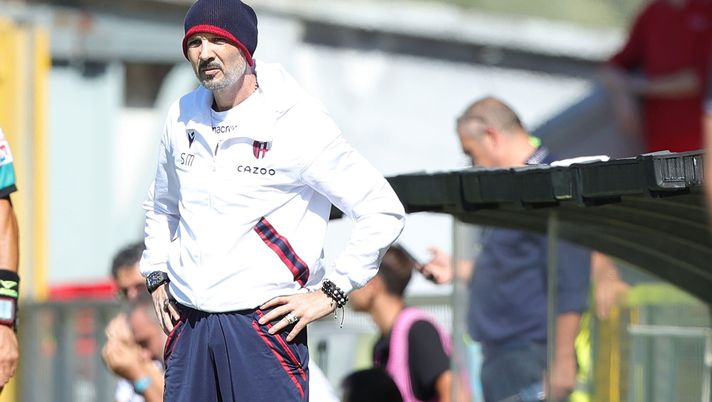 LA SPEZIA, ITALY - SEPTEMBER 04: Sinisa Mihajlovic manager of Bologna FC looks on during the Serie A match between Spezia Calcio and Bologna FC at Stadio Alberto Picco on September 4, 2022 in La Spezia, Italy. (Photo by Gabriele Maltinti/Getty Images) Mihajlovic, il comunicato ufficiale della famiglia: “Sinisa resterà sempre con noi” - immagine 1