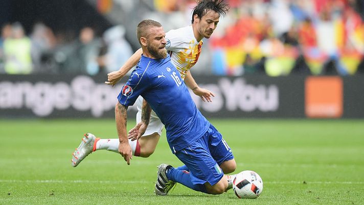 De Rossi entra a far parte dello staff Azzurro: “Orgoglioso di iniziare questo nuovo percorso. Grato a Gravina e Mancini per la fiducia” De Rossi entra a far parte dello staff Azzurro: “Orgoglioso di iniziare questo nuovo percorso. Grato a Gravina e Mancini per la fiducia”