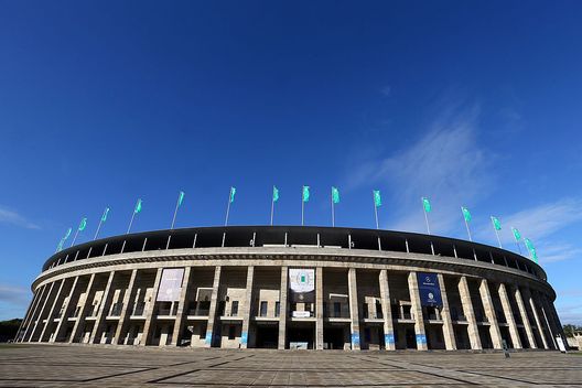 (Photo by Christof Koepsel/Bongarts/Getty Images) Berlino, stadio sold-out: Hertha, per il derby no ai colori Union fuori dal settore ospiti!- immagine 2