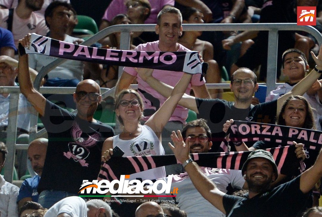 FOTOTIFO, Palermo-Genoa 1-0: i tifosi allo stadio “Renzo Barbera” (Gallery) - immagine 53