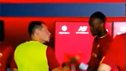 Belotti e Matic motivano Abraham nell’intervallo di Roma-Atalanta – VIDEO