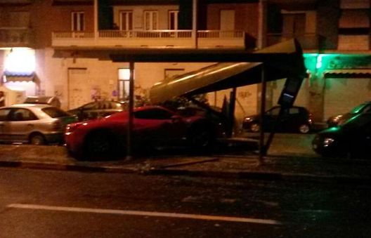 L'auto di Caceres dopo lo schianto (Ansa) L'auto di Caceres dopo lo schianto (Ansa)