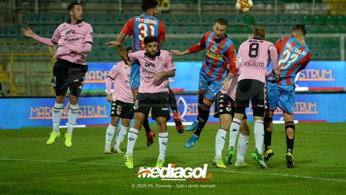 Catania-Palermo, quanti precedenti: quella sfida del 2001 giocata dai rosanero con le maglie della salute&#8230; 