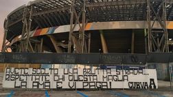Napoli, striscioni di contestazione in città: “Rispettate chi questa maglia la ama e vi paga” |FOTOGALLERY